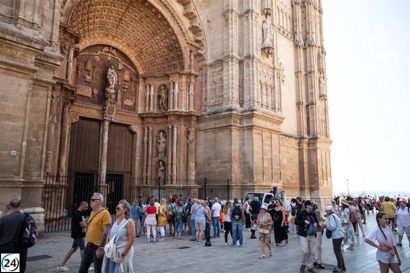 Baleares restringe más los cruceros y planea disminuir la afluencia semanal de turistas en Palma.