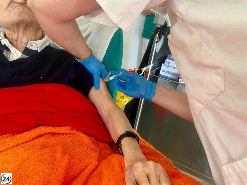 Arranca la vacunación contra la gripe y el Covid en residencias y centros de día.