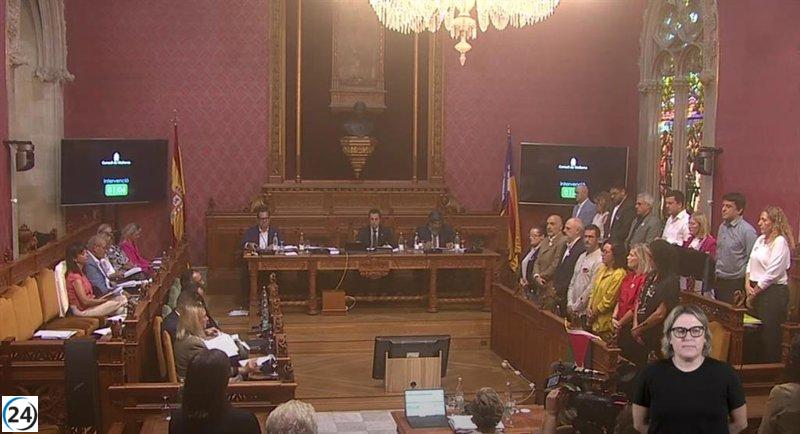 Vox se retira del pleno del Consell de Mallorca en protesta por un minuto de silencio por Gaza.