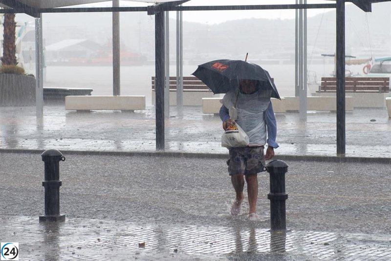 Colegios de Ibiza y Formentera reanudarán clases el viernes mientras avanza alerta amarilla por lluvias.