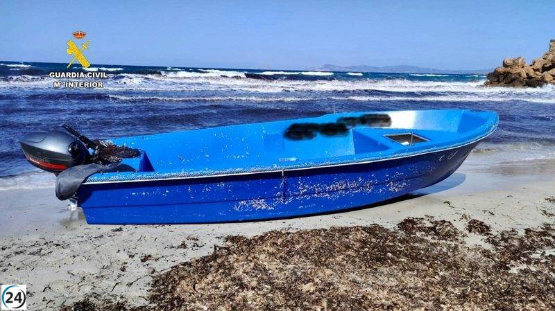 Interceptan a 15 migrantes al llegar en embarcación a Formentera.