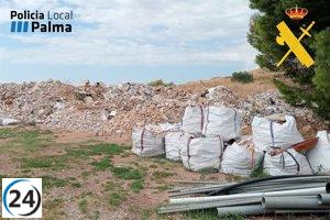 Descubren vertido ilegal en Son Reus con mil metros cúbicos de escombros, vehículos y tres ponis.