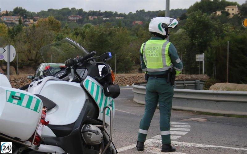 Hombre bajo investigación por infracción vial y autobús confiscado en Petra.