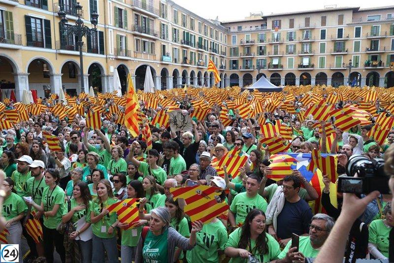 Vox denuncia al PP por actuar de manera desleal tras rechazar su iniciativa sobre el castellano.