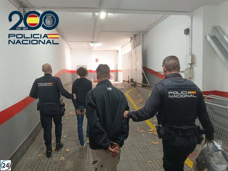 Detenidos dos jóvenes por agresiones en robos a un hombre y una turista en Palma.