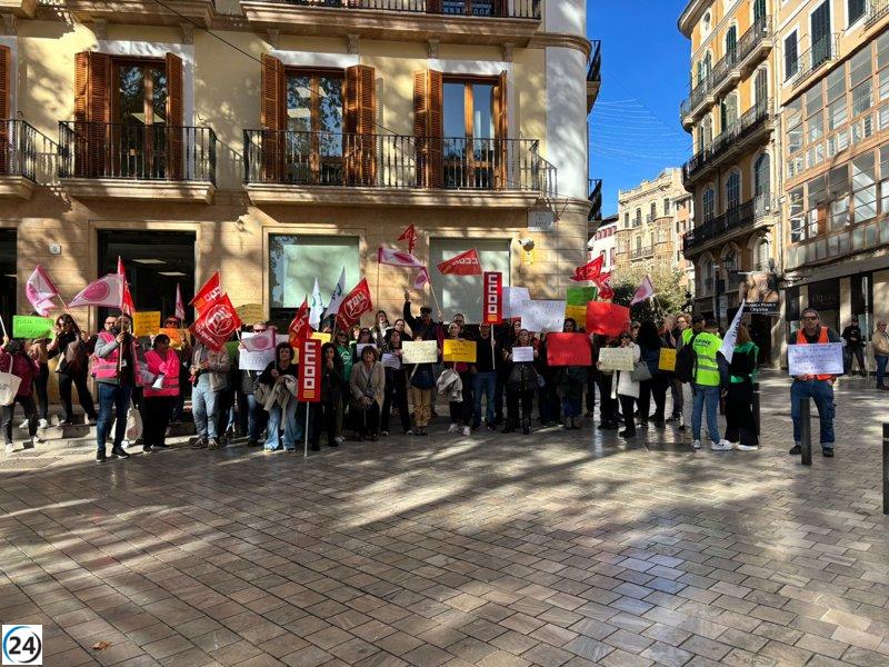 Cort reduce una hora el servicio de la OAC debido a la huelga de trabajadores.