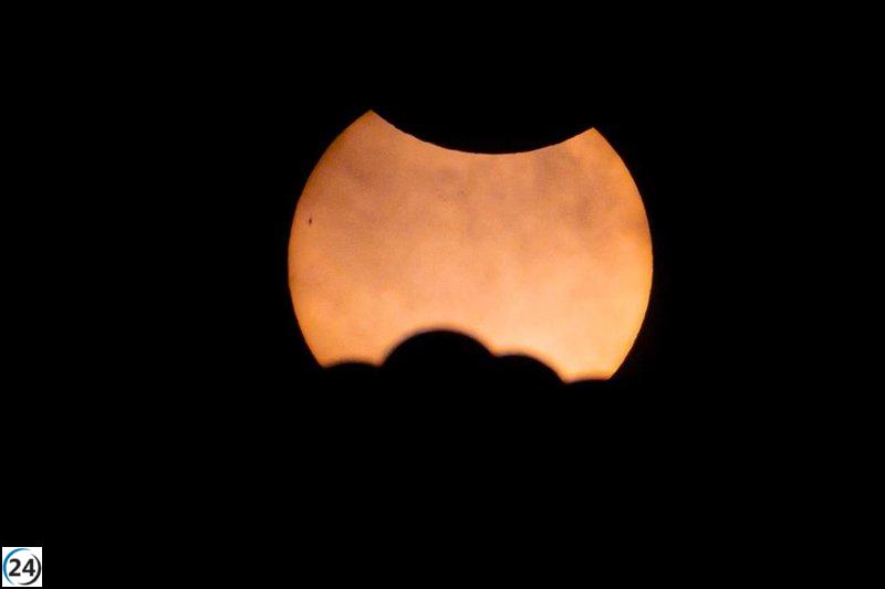 Baleares diseñará un plan para mitigar riesgos del eclipse solar total y considera restricciones.