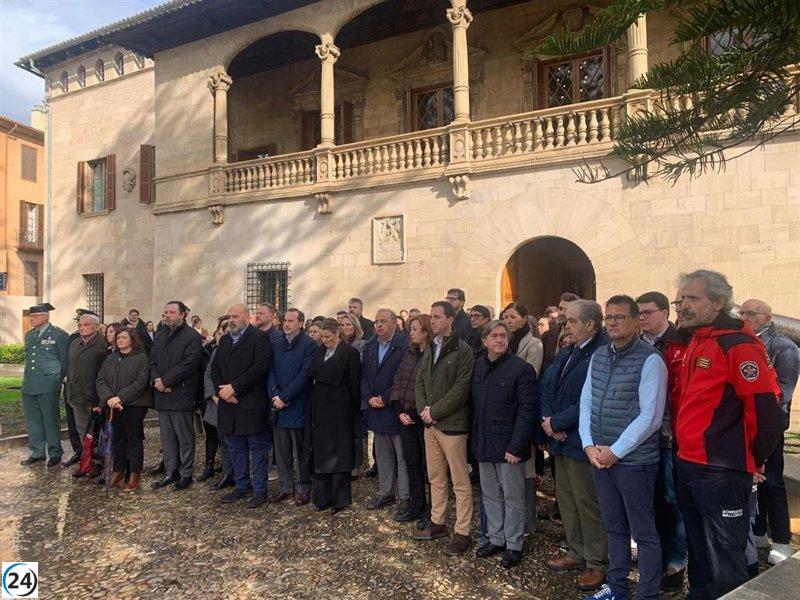 Homenaje en el Consolat de Mar tras tragedia ferroviaria en Córdoba.