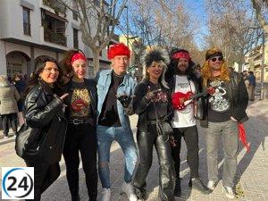 Colorido despliegue de disfraces y comparsas en el Carnaval de Andratx