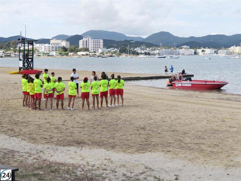 Se puede reescribir de la siguiente manera: Comienza la temporada de playa en Sant Antoni con el servicio de socorrismo en marcha.