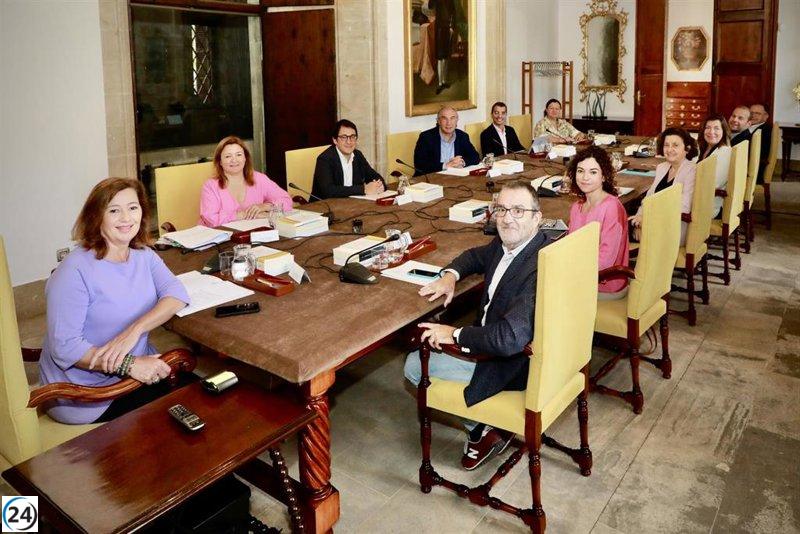 Ayuntamientos reciben fondos para planes de sostenibilidad en destino.