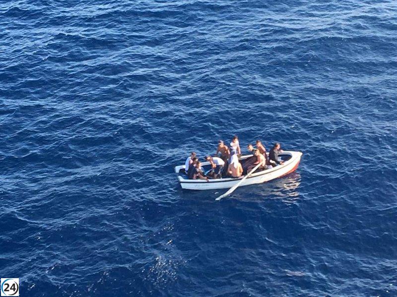 26 migrantes son interceptados en una segunda patera en alta mar al Este de Cabrera.