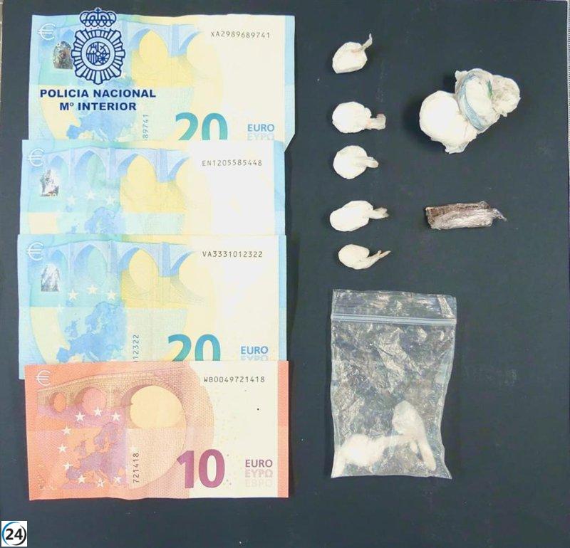 Detenido un traficante en Calas de Mallorca que vendía drogas a turistas.