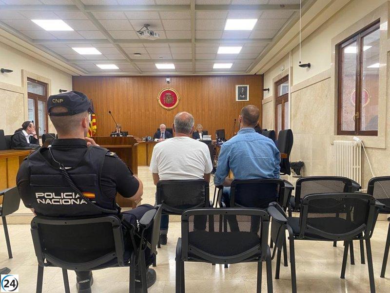 Acusados de transporte de cuatro toneladas de hachís se niegan a declarar y su defensa solicita la nulidad del caso.