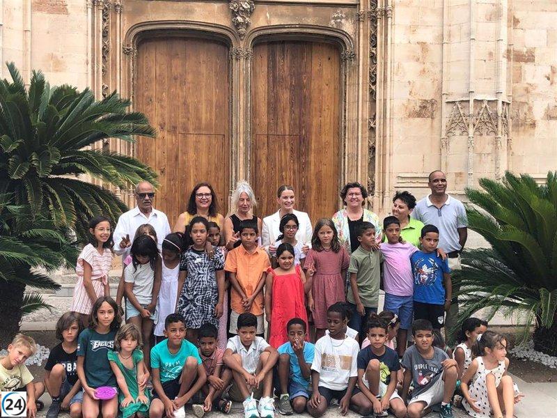 Prohens acoge a 27 niños saharauis de 'Vacances en Pau' y les desea disfrutar de su experiencia