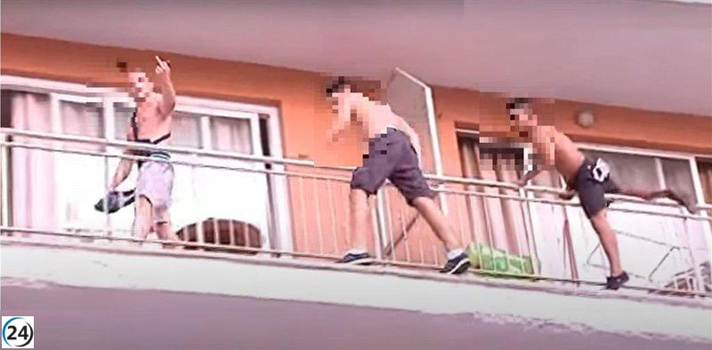 Turistas expulsados de hotel en Magaluf tras practicar 'balconing', con multa de 180.000 euros.