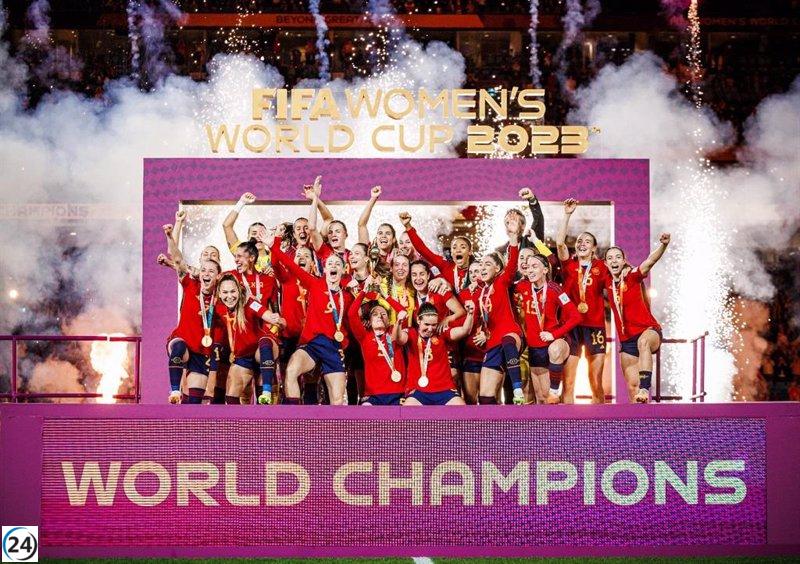 La Selección femenina de fútbol muestra su orgullo al abrir camino en Ibiza