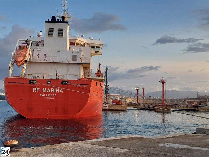 El Puerto de Palma vuelve a descargar combustible tras comprobación de viabilidad