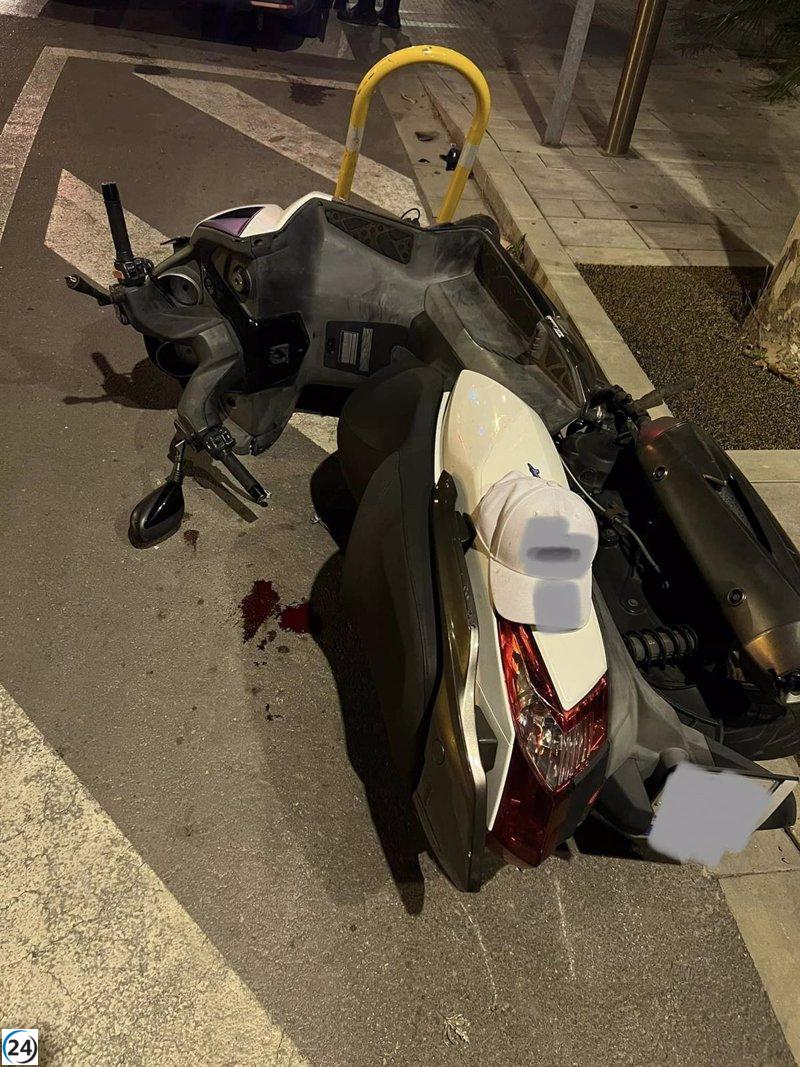 Motorista herido gravemente tras colisión con rotonda en Alcúdia y arrastrado 69 metros.