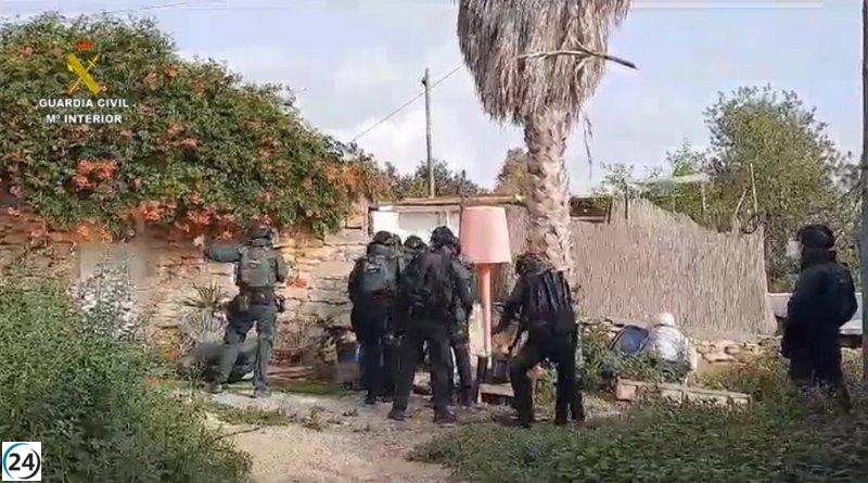 Arrestada pareja de delincuentes conocidos por asalto con arma a turistas en Ibiza