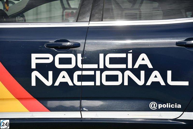 Dos jóvenes arrestados tras atacar a turista y perpetrar robo en Playa de Palma.