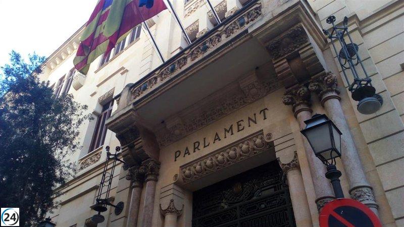 El Parlament insta al Gobierno a eximir a Baleares de la polémica subida de tasas de AENA
