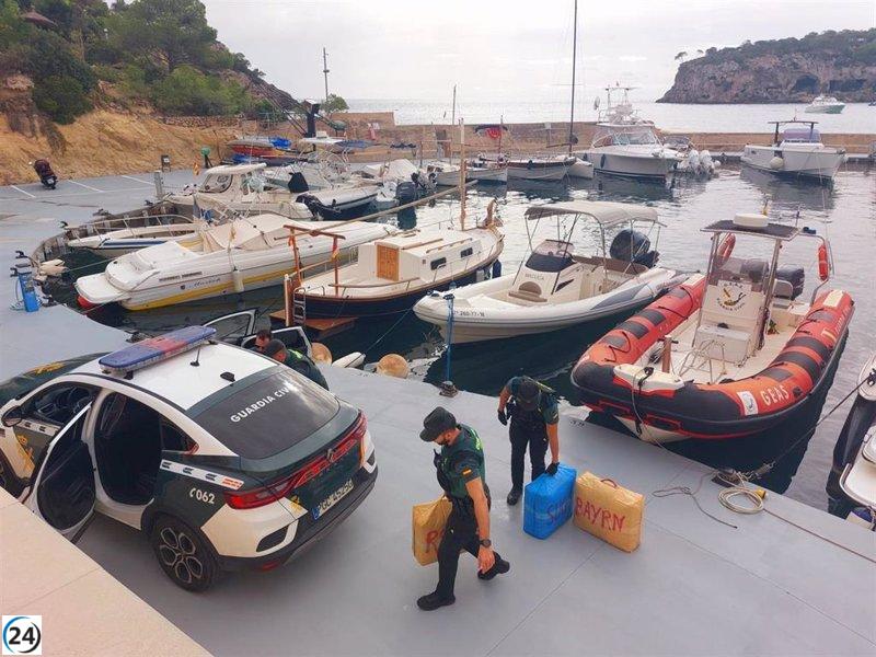 La Guardia Civil decomisa 18 paquetes de droga en aguas de Calvià y Andratx