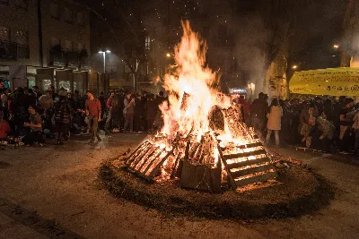 Las tradicionales festividades de Sant Antoni en Ibiza: hogueras, bailes y música en la calle