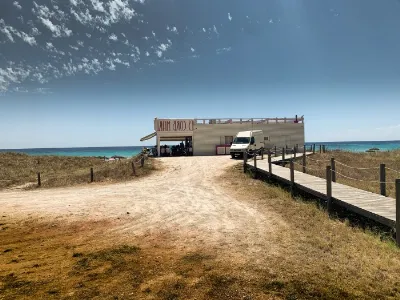 Descubre los pueblos más auténticos de Menorca en una excursión en coche