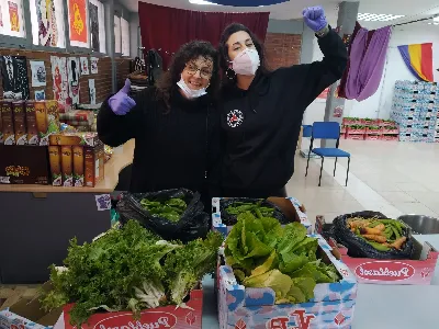 Amigos de la naturaleza crean huertos urbanos en el barrio de Santa Catalina