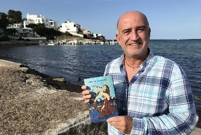 Joven escritor de Ibiza presenta su primer libro en la feria del libro de Sant Jordi