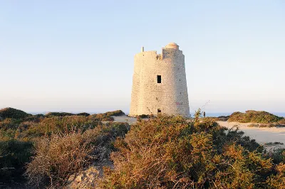 Descubre la arquitectura defensiva de la Torre de Ses Portes