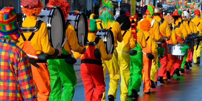 El Carnaval en Ibiza: una fiesta colorida y alocada en la isla balear