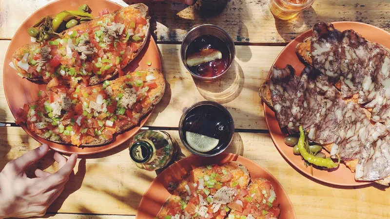 Descubre la gastronomía local en una ruta de tapeo por el casco antiguo de Palma