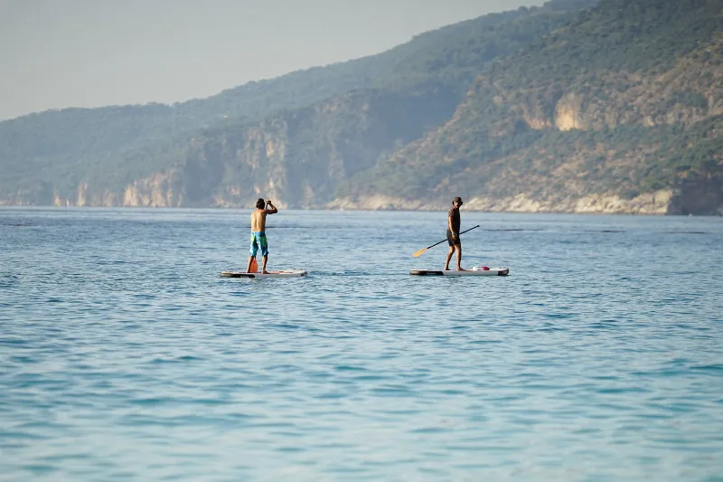 ¿Te atreves con el paddle surf? Descubre los lugares más bonitos para practicarlo en Mallorca