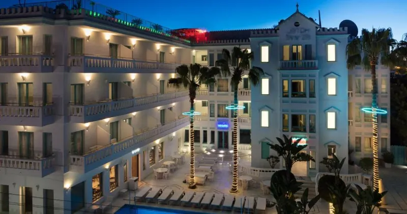 La arquitectura vanguardista del hotel Es Vivé en Ibiza